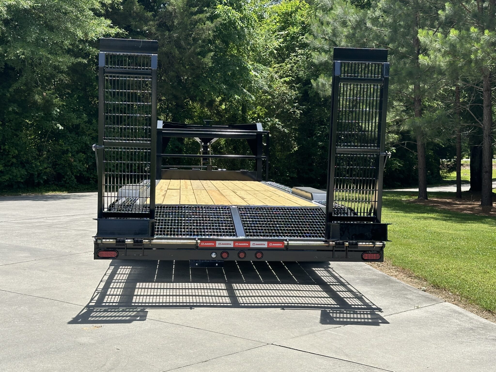 Gooseneck Equipment, Drive Over Fender 19,000 lb GVWR - Jobsite ...