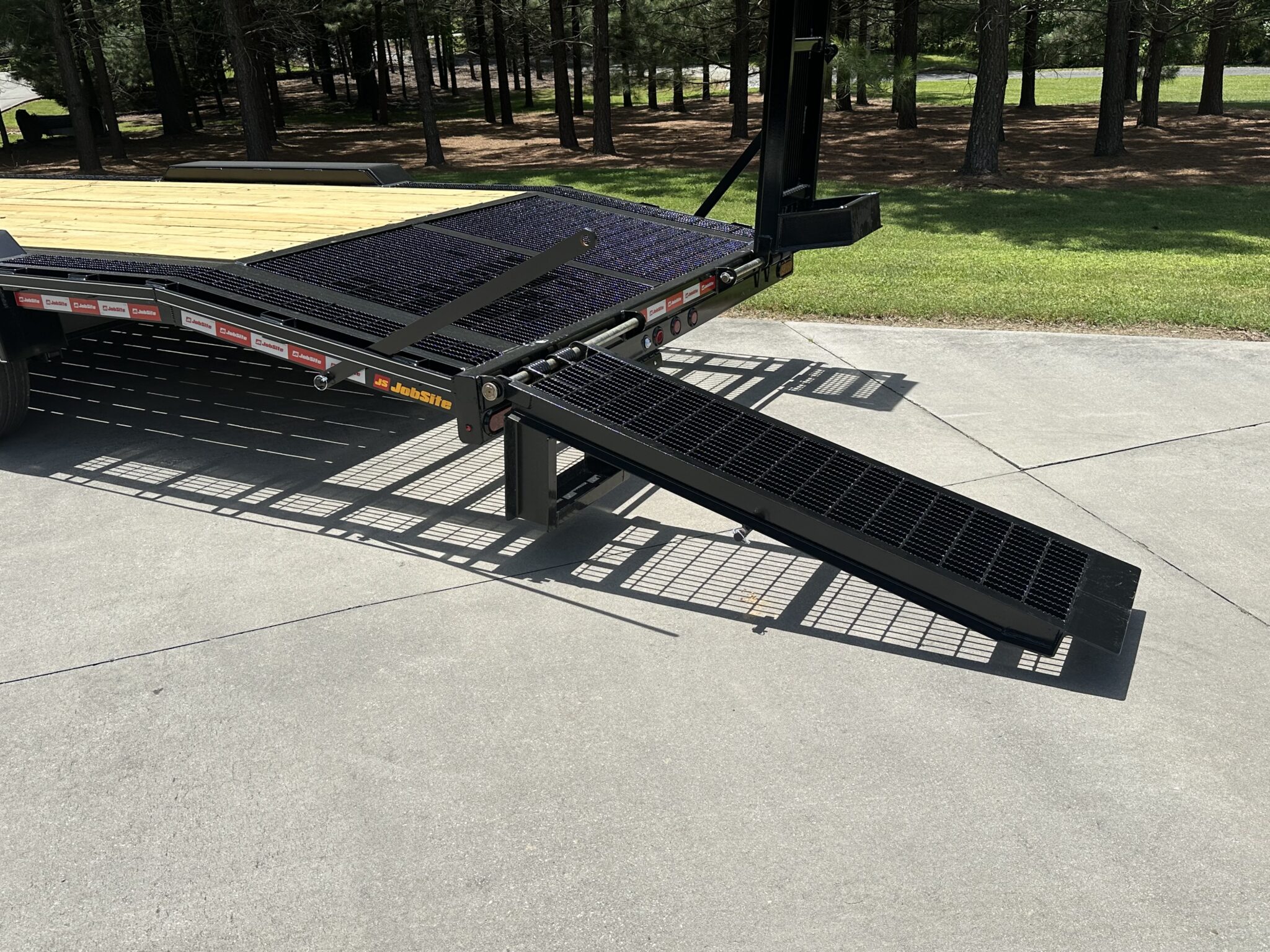 Gooseneck Equipment, Drive Over Fender 19,000 lb GVWR - Jobsite ...